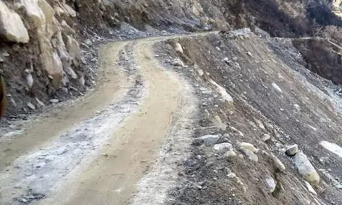 Guptkashi: केदारनाथ हाईवे बना हादसों का खतरा, सुरक्षा पर सवाल