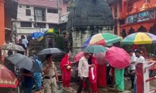 सावन सोमवार पर बागेश्वर में आस्था का सैलाब बारिश के बीच शिवालयों में गूंजा रुद्री पाठ सावन सोमवार पर बागेश्वर में आस्था का सैलाब बारिश के बीच शिवालयों में गूंजा रुद्री पाठ