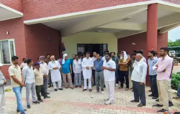 Chandigarh: हरियाणा में बिजली कर्मचारियों की हड़ताल से सेवाओं पर असर की आशंका Chandigarh: हरियाणा में बिजली कर्मचारियों की हड़ताल से सेवाओं पर असर की आशंका