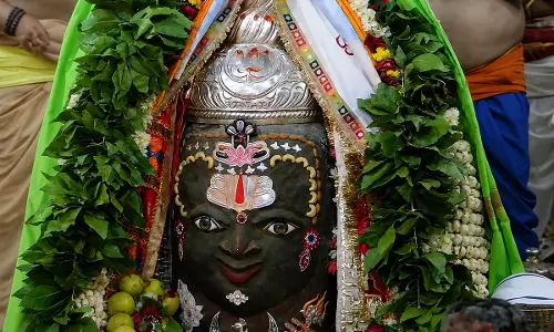 सावन सोमवार पर दूल्हा स्वरूप में सजे बाबा महाकाल सावन सोमवार पर दूल्हा स्वरूप में सजे बाबा महाकाल