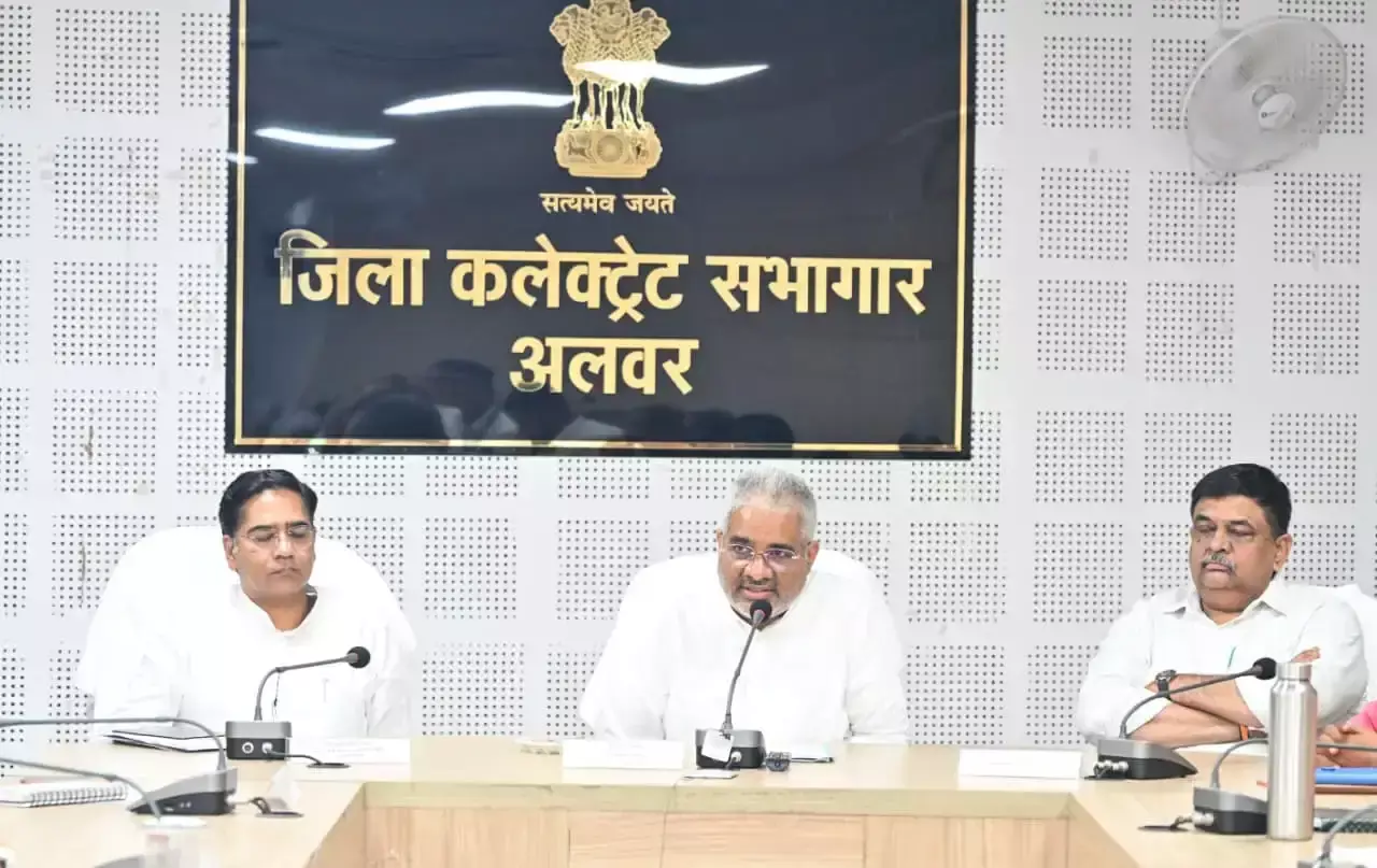Alwar: भूपेंद्र यादव ने अधिकारियों संग की बैठक, अमित शाह के अलवर दौरे पर फोकस Alwar: भूपेंद्र यादव ने अधिकारियों संग की बैठक, अमित शाह के अलवर दौरे पर फोकस