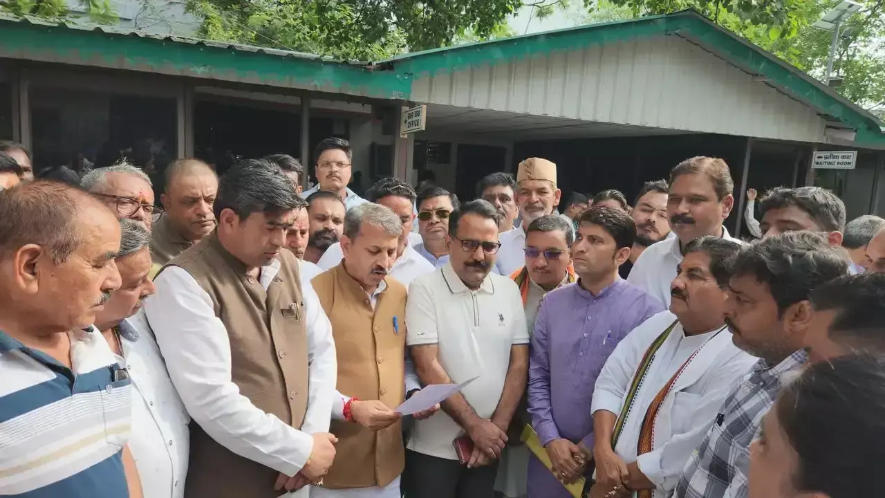 Haldwani: कांग्रेस के विरोध में भाजपा का जोरदार प्रदर्शन, डीएम को सौंपा ज्ञापन Haldwani: कांग्रेस के विरोध में भाजपा का जोरदार प्रदर्शन, डीएम को सौंपा ज्ञापन