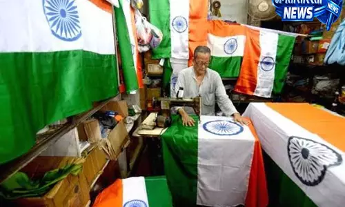 PM मोदी ने दिया फ्लैग अंकल का नाम पिता की देशभक्ति की मशाल अब बेटा कर रहा रोशन PM मोदी ने दिया फ्लैग अंकल का नाम पिता की देशभक्ति की मशाल अब बेटा कर रहा रोशन