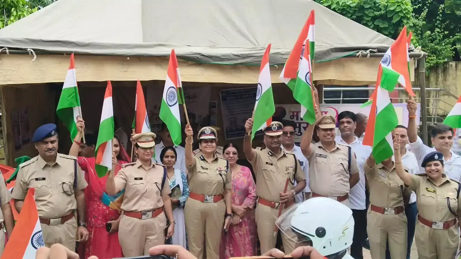 Jaipur: महिला सुरक्षा और सम्मान के लिए वाहन रैली, दिया जागरूकता का संदेश Jaipur: महिला सुरक्षा और सम्मान के लिए वाहन रैली, दिया जागरूकता का संदेश