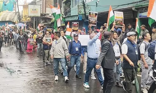 गोरखालैंड की मांग पर दार्जिलिंग में शक्ति प्रदर्शन संकल्प रैली में उमड़ी भीड़ गोरखालैंड की मांग पर दार्जिलिंग में शक्ति प्रदर्शन संकल्प रैली में उमड़ी भीड़