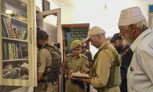 सोपोर में जमात-ए-इस्लामी के खिलाफ बड़ी कार्रवाई सोपोर में जमात-ए-इस्लामी के खिलाफ बड़ी कार्रवाई