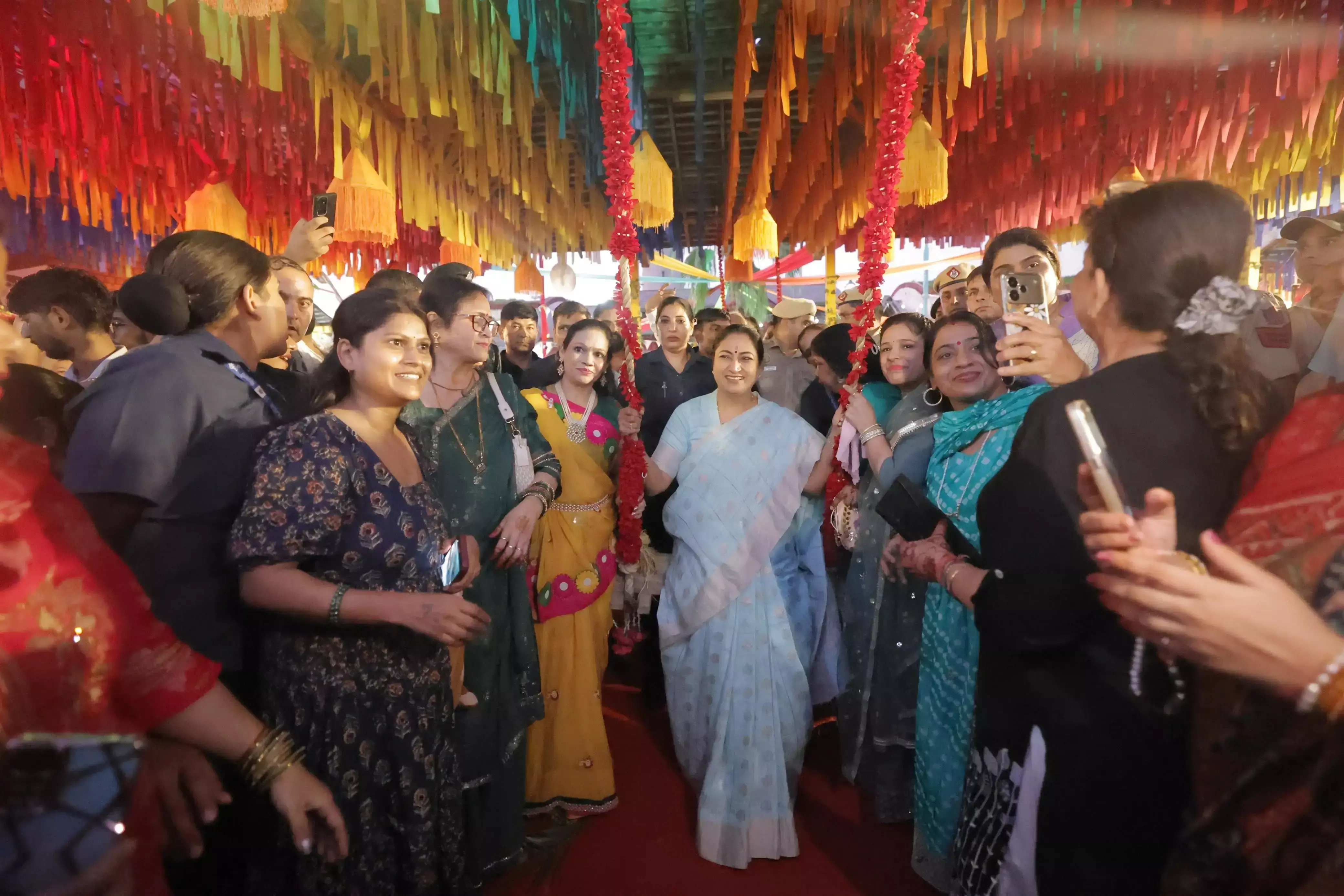 New Delhi: मुख्यमंत्री रेखा गुप्ता ने महिलाओं संग मनाई हरियाली तीज, कार्यक्रम में दिखी उमंग