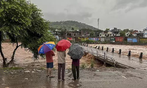 कश्मीर में बदलता मौसम, बढ़ी जलवायु चिंता कश्मीर में बदलता मौसम, बढ़ी जलवायु चिंता