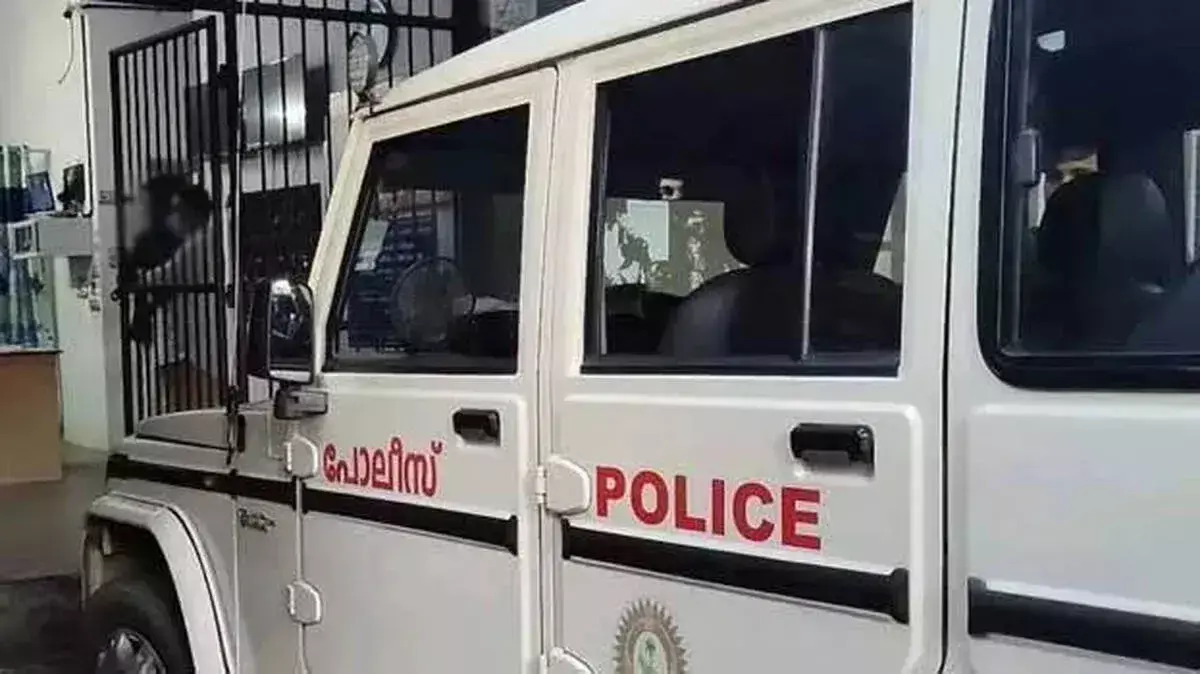 kerala: पुलिसकर्मी ने यूनिफॉर्म के लिए जमा किए गए 7 लाख रुपये जुए में गंवा दिए