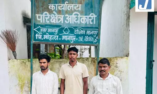 वन्यजीव तस्करों पर कड़ी कार्रवाई, 3 आरोपी भेजे गए जेल वन्यजीव तस्करों पर कड़ी कार्रवाई, 3 आरोपी भेजे गए जेल