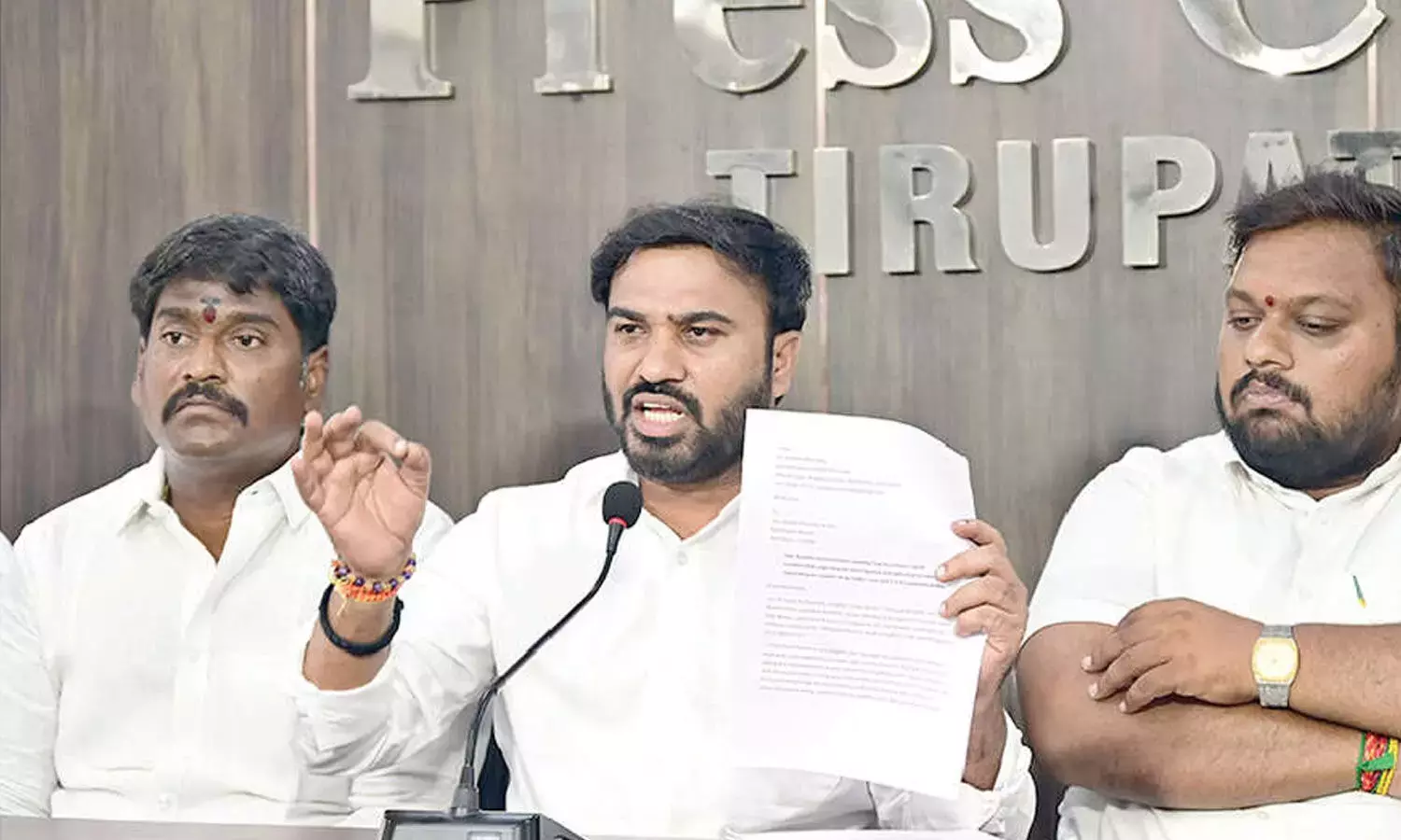 SAAP प्रमुख ने YSRCP पर बड़े DSC मुद्दे का राजनीतिकरण करने का आरोप लगाया