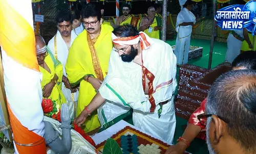 नलगोंडा में वरुण यज्ञ, सिंचाई मंत्री एन. उत्तम कुमार रेड्डी ने पत्नी संग की पूजा-अर्चना नलगोंडा में वरुण यज्ञ, सिंचाई मंत्री एन. उत्तम कुमार रेड्डी ने पत्नी संग की पूजा-अर्चना