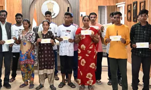 बंदूक छोड़ आत्मसम्मान का रास्ता बंदूक छोड़ आत्मसम्मान का रास्ता