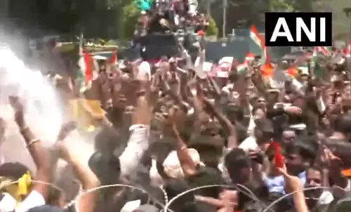 पुलिस ने छात्रों पर किया वॉटर कैनन का इस्तेमाल, विधानसभा के एकदम करीब पहुंचे छात्र