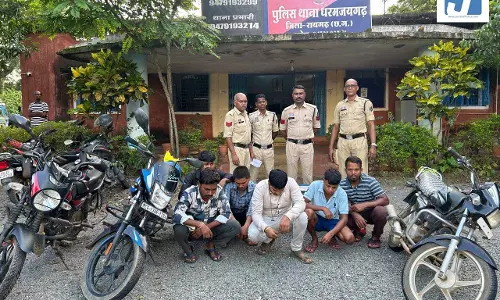 जुआ फड़ पर दबिश, 6 जुआरी गिरफ्तार ₹1.13 लाख की जप्ती जुआ फड़ पर दबिश, 6 जुआरी गिरफ्तार ₹1.13 लाख की जप्ती