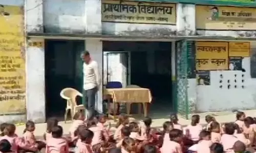 बलिया के स्कूलों में यूट्यूबर्स की एंट्री पर रोक बलिया के स्कूलों में यूट्यूबर्स की एंट्री पर रोक