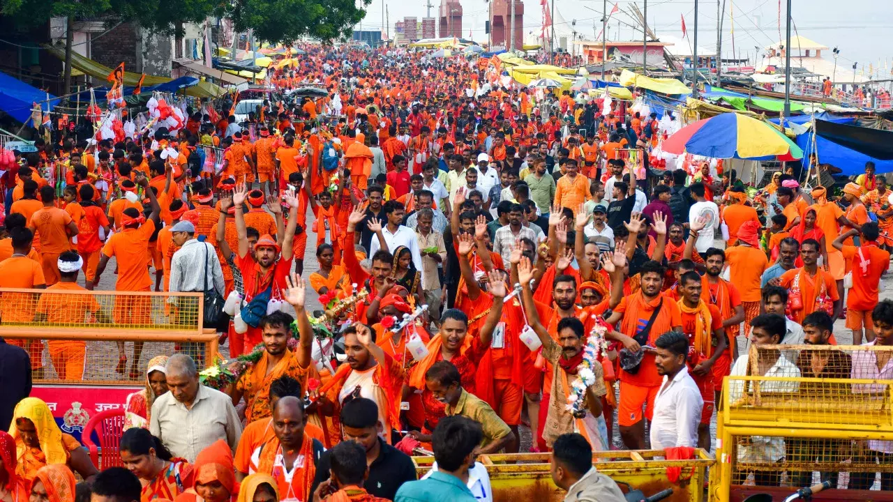 CM योगी का संदेश: कांवड़ यात्रा सद्भाव और सामाजिक जिम्मेदारी का प्रतीक