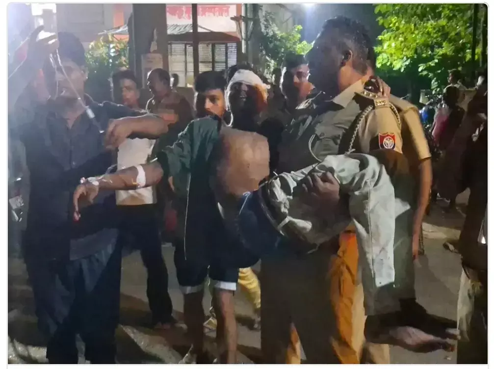 Barabanki: महादेवा जाते वक्त सड़क हादसा, तीन युवकों की बाइक ट्रैक्टर-ट्रॉली से टकराई Barabanki: महादेवा जाते वक्त सड़क हादसा, तीन युवकों की बाइक ट्रैक्टर-ट्रॉली से टकराई