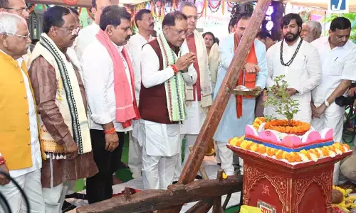 विशेष लेख: विष्णु सरकार ने बढ़ाया किसानों का मान-खेती किसानी को मिला नया संबल विशेष लेख: विष्णु सरकार ने बढ़ाया किसानों का मान-खेती किसानी को मिला नया संबल