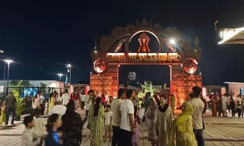 तवी वंडरलैंड में उमड़ी पर्यटकों की भीड़ तवी वंडरलैंड में उमड़ी पर्यटकों की भीड़