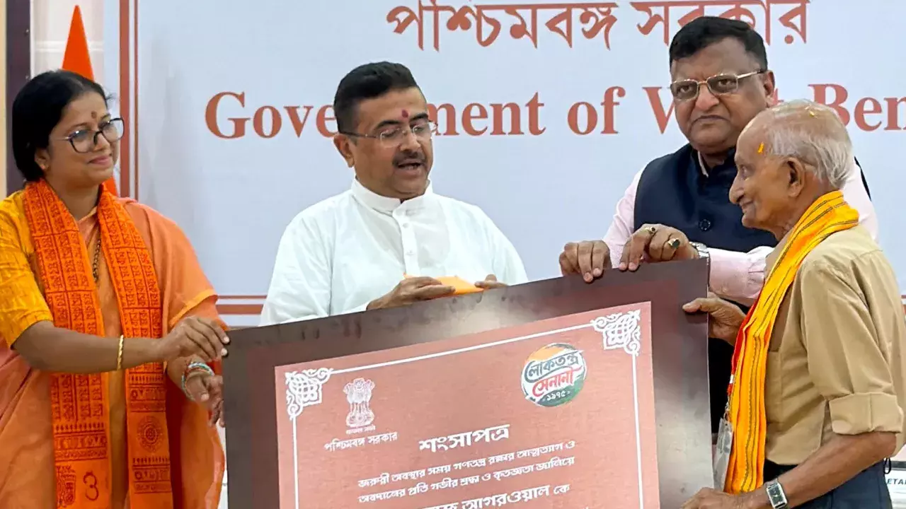 Bengal CM का बड़ा ऐलान: लोकतंत्र सेनानियों को पेंशन और मुफ़्त सफ़र Bengal CM का बड़ा ऐलान: लोकतंत्र सेनानियों को पेंशन और मुफ़्त सफ़र