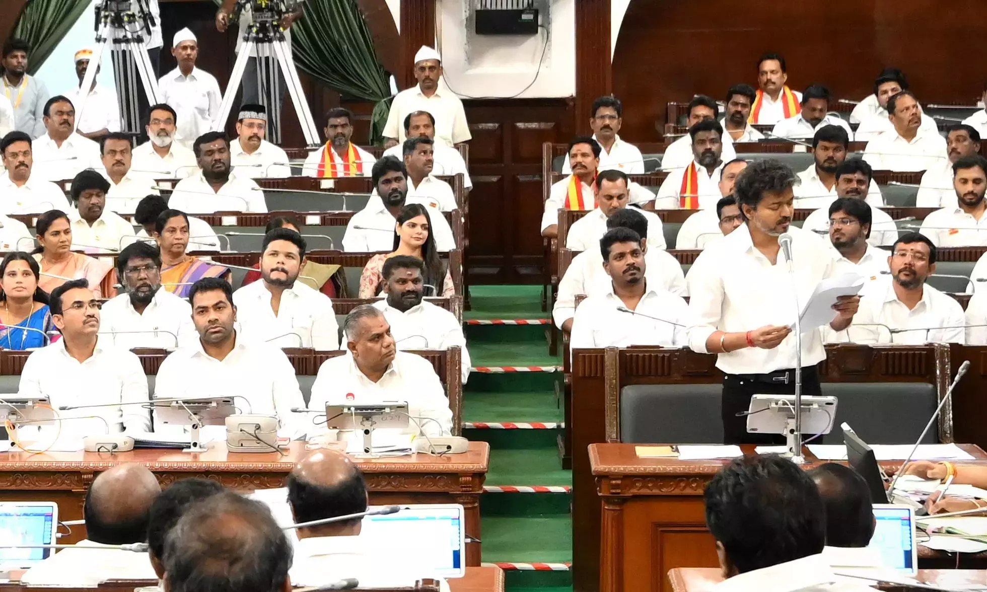 Tamil Nadu: असेंबली टेलीकास्ट के रूप में विजय स्टार का आकर्षण बड़ा आकर्षण बन गया