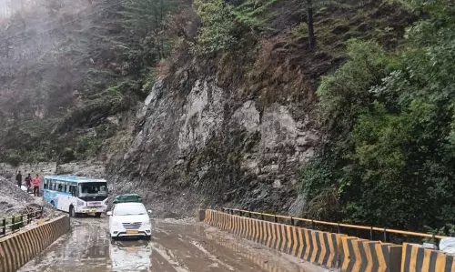 Dehradun: उत्तराखंड में मूसलाधार बारिश का दौर जारी, चार जिलों में ऑरेंज अलर्ट Dehradun: उत्तराखंड में मूसलाधार बारिश का दौर जारी, चार जिलों में ऑरेंज अलर्ट