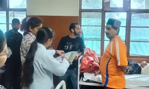 Dharamshala: विधायक पठानिया ने मरीजों से मुलाकात कर स्वास्थ्य सेवाओं का लिया जायजा Dharamshala: विधायक पठानिया ने मरीजों से मुलाकात कर स्वास्थ्य सेवाओं का लिया जायजा