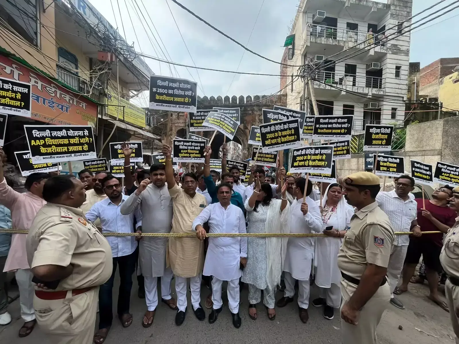 New Delhi: विधायक पठानिया ने अस्पताल में मरीजों का जाना हाल, व्यवस्थाओं का लिया जायजा New Delhi: विधायक पठानिया ने अस्पताल में मरीजों का जाना हाल, व्यवस्थाओं का लिया जायजा