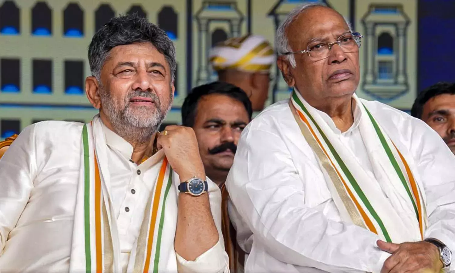 Karnataka: कैबिनेट फेरबदल को लेकर डीके शिवकुमार ने कांग्रेस आलाकमान से मुलाकात की Karnataka: कैबिनेट फेरबदल को लेकर डीके शिवकुमार ने कांग्रेस आलाकमान से मुलाकात की