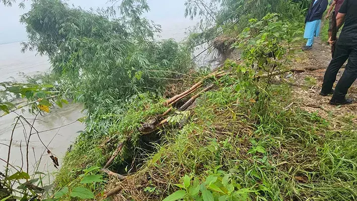 सियांग नदी के कटाव से बोरगुली गांव पर मंडराया बड़ा खतरा