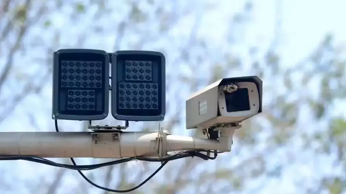 kerala: MVD का कड़ा रुख: AI चालान और जुर्माने पर रोक, विरोध तेज