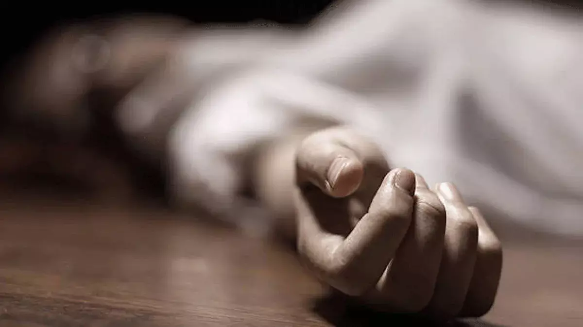 कोझिकोड हादसा: मार्बल स्लैब गिरने से एक मजदूर की मौत, एक घायल कोझिकोड हादसा: मार्बल स्लैब गिरने से एक मजदूर की मौत, एक घायल