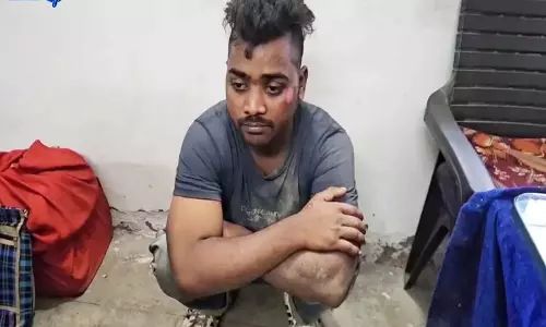 सड़क किनारे खाना खा रही महिला को बाइक ने कुचला, मौत सड़क किनारे खाना खा रही महिला को बाइक ने कुचला, मौत