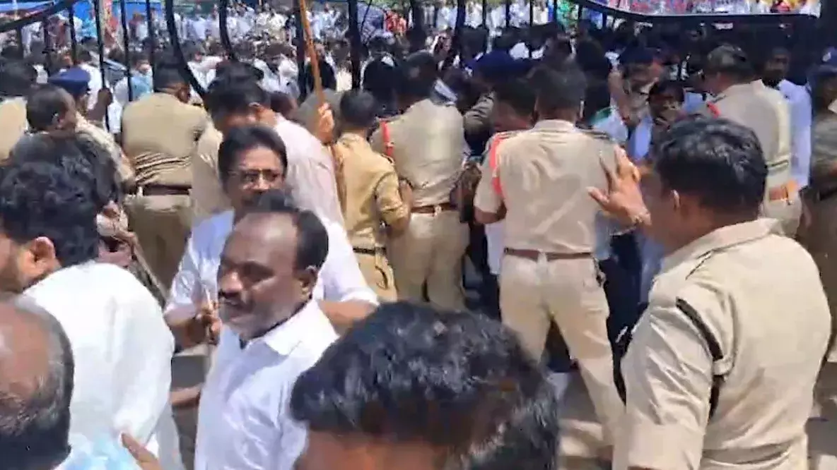 YSRCP का हमला: DSC प्रदर्शनकारियों पर पुलिस कार्रवाई की निंदा