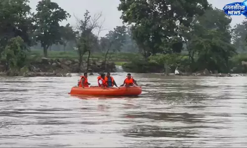 उफनती बाघ नदी में डूबा 17 वर्षीय किशोर, 24 घंटे बाद भी सुराग नहीं उफनती बाघ नदी में डूबा 17 वर्षीय किशोर, 24 घंटे बाद भी सुराग नहीं