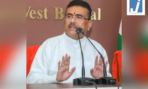 पश्चिम बंगाल: हिरासत में मौत मामले में सीएम सुवेंदु ने TMC कार्यकर्ता के परिजनों से की मुलाकात, 5 अधिकारी निलंबित पश्चिम बंगाल: हिरासत में मौत मामले में सीएम सुवेंदु ने TMC कार्यकर्ता के परिजनों से की मुलाकात, 5 अधिकारी निलंबित