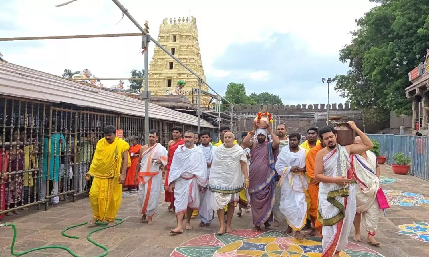 Andhra: श्रीशैलम में वरुण यागम, सहस्र घटाभिषेकम अनुष्ठान जारी हैं