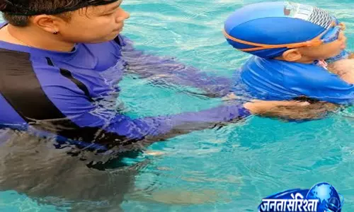 पूल में मस्ती के बाद बच्चे को क्यों लगती है ठंड