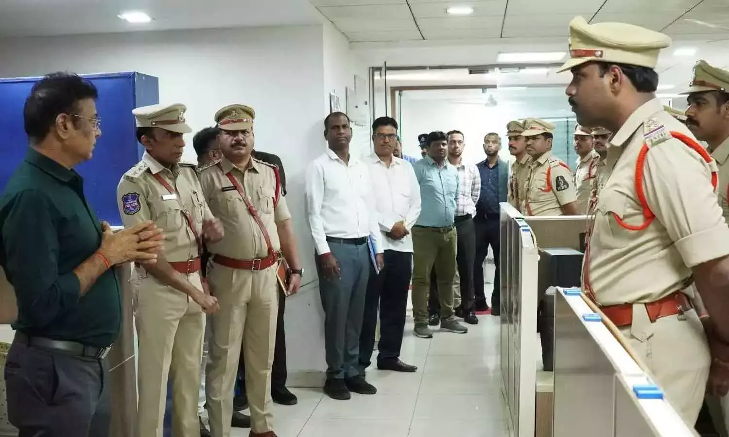 Hyderabad में साइबर क्राइम यूनिट से बड़ी धोखाधड़ी के मामलों में तेज़ी लाने को कहा गया है Hyderabad में साइबर क्राइम यूनिट से बड़ी धोखाधड़ी के मामलों में तेज़ी लाने को कहा गया है