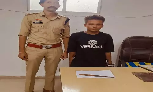 रायपुर में चाकू लेकर घूम रहा युवक गिरफ्तार रायपुर में चाकू लेकर घूम रहा युवक गिरफ्तार