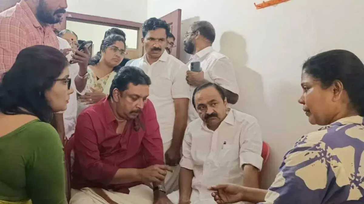 पीड़ित परिवार से मिले मुख्यमंत्री: हर संभव मदद करेगी सरकार पीड़ित परिवार से मिले मुख्यमंत्री: हर संभव मदद करेगी सरकार