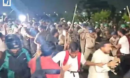 VIDEO: JPSC-JSSC अभ्यर्थियों के प्रदर्शन पर पुलिस का लाठीचार्ज