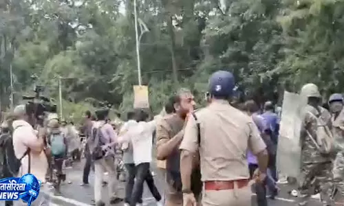 लाठीचार्ज और आंसू गैस के बीच छात्रों का प्रदर्शन रांची में बढ़ा तनाव लाठीचार्ज और आंसू गैस के बीच छात्रों का प्रदर्शन रांची में बढ़ा तनाव