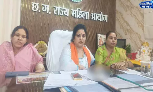 13 नर्सों की आधी सैलरी हड़पने का आरोप, महिला आयोग ने दिए FIR के निर्देश