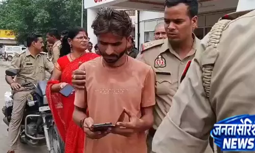 झांसी में थाने के अंदर पुजारी की मौत पॉक्सो केस में हिरासत के बाद फांसी झांसी में थाने के अंदर पुजारी की मौत पॉक्सो केस में हिरासत के बाद फांसी