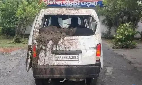 कार बहने से 9 लोगों की मौत, 2 बचाए गए