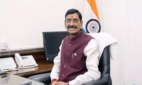 छात्र प्रदर्शन में बल प्रयोग पर केंद्रीय मंत्री नाराज छात्र प्रदर्शन में बल प्रयोग पर केंद्रीय मंत्री नाराज