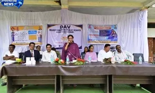 विधायक उसेंडी ने बच्चों को एल्बेंडाजोल की गोली खिलाकर किया राष्ट्रीय कृमि मुक्ति दिवस का शुभारंभ विधायक उसेंडी ने बच्चों को एल्बेंडाजोल की गोली खिलाकर किया राष्ट्रीय कृमि मुक्ति दिवस का शुभारंभ