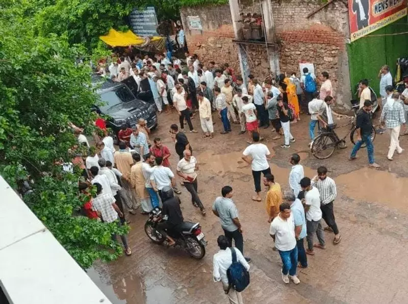 चरखी दादरी गोलीबारी में घायल सात लोगों में से एक की मौत हो गई चरखी दादरी गोलीबारी में घायल सात लोगों में से एक की मौत हो गई